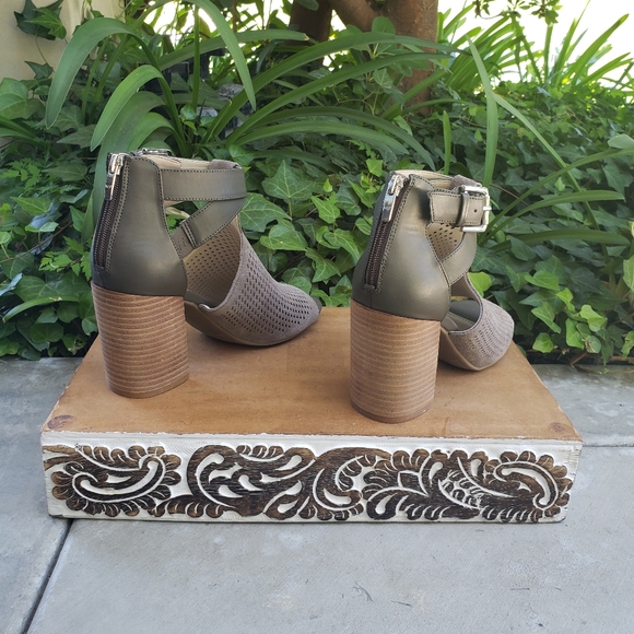 Chic Marc Fisher Suede Block Heel Sandals - Picture 8 of 12
